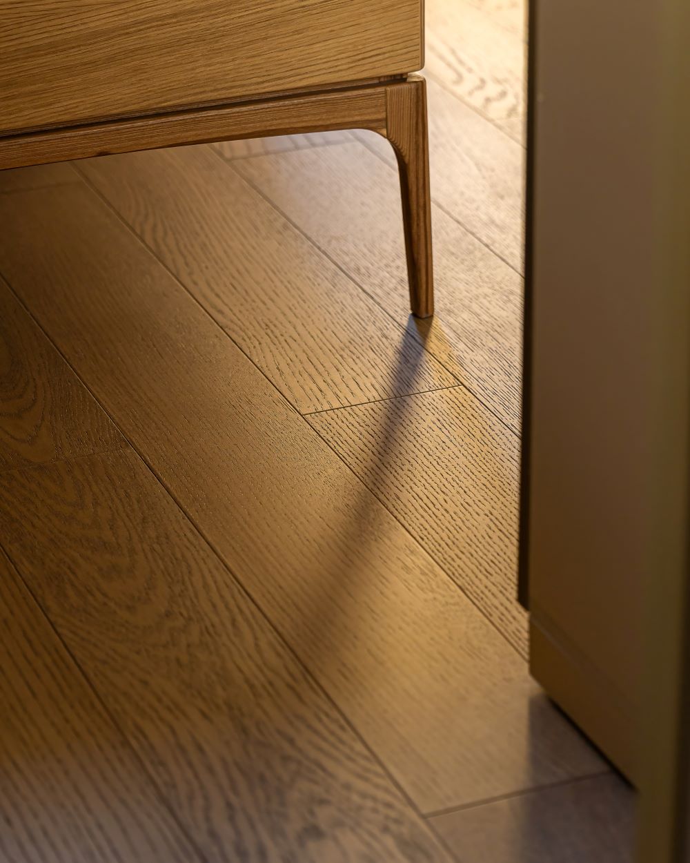Кварцевый паркет Quartz Parquet палубной укладки с выраженной древесной текстурой дуба